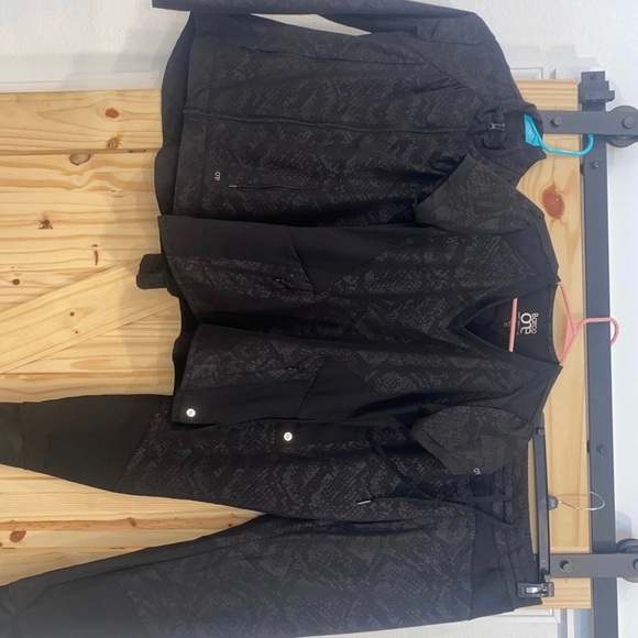 Scrub set - Picture 2 of 6